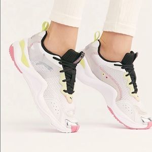 Puma Rise Contrast Sneaker size 9